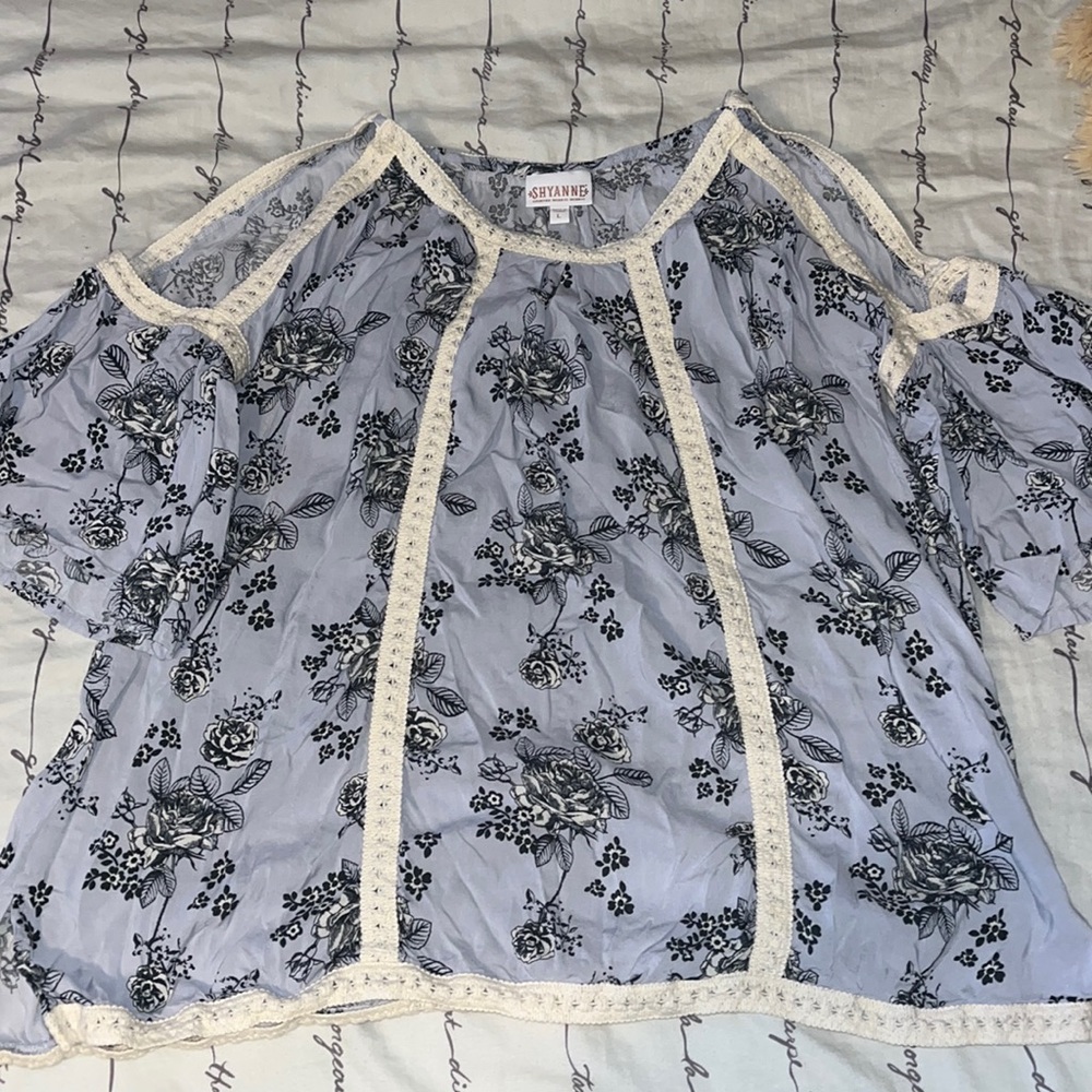 Shyanne Size L (Never worn)